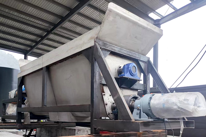 金屬污泥烘干機可以將金屬污泥再加工處理再利用，具有良好的社會經(jīng)濟環(huán)境效益。
