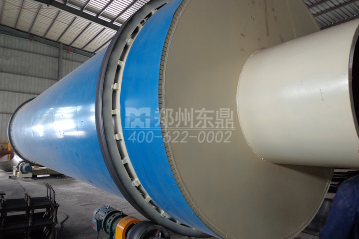 樹皮烘干機可以解決塊莖大、長度長些的樹皮、樹枝、棕櫚絲物料烘干