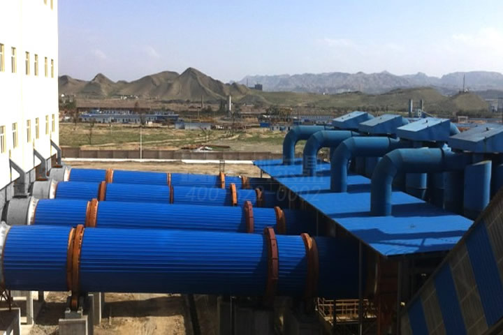 東鼎礦渣烘干機生產(chǎn)線可用于烘干水渣鋼渣、粉煤灰、電石渣、脫硫石膏、粘土、河沙、石英沙等礦渣物料。該系統(tǒng)采用新型三層烘干工藝，全套烘干設(shè)備設(shè)計合理，制作精良，性能穩(wěn)