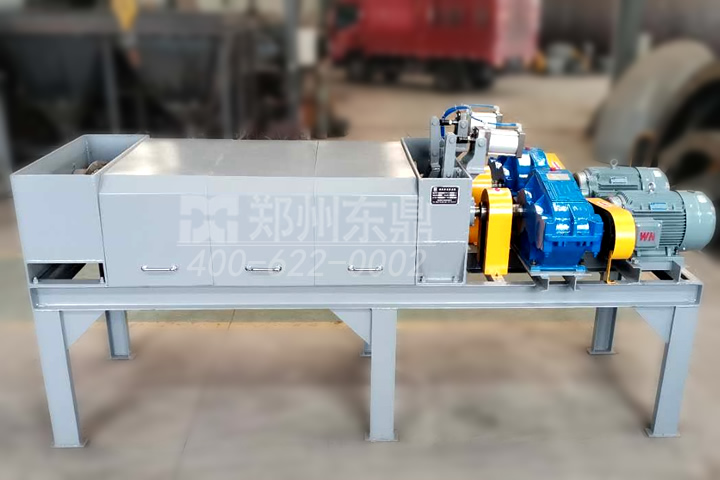 螺旋擠壓脫水機具有產(chǎn)能大，操作維修方便，投入成本低，分單螺旋和雙螺旋系列脫水產(chǎn)品