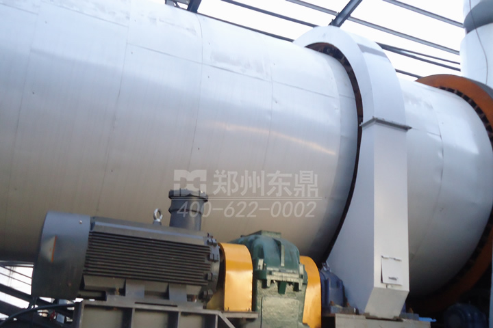大型精礦粉球團類烘干機設(shè)備是一種處理能力大、穩(wěn)定高效、自動化程度高的專用烘干器，適用于鐵精礦、錳礦粉、鈷礦粉、銅精礦、金礦粉、鉛精粉、錫礦粉、汞礦粉、磷精礦、鉬精礦等精礦